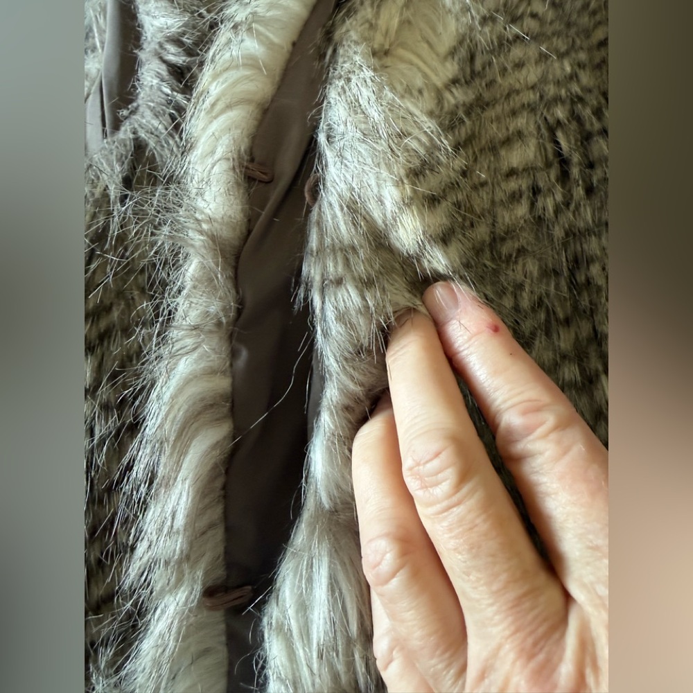 Ann Taylor Fabulous Faux Fur Vest - Picture 7 of 13